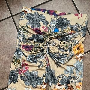 Cute booty scrunch leggings